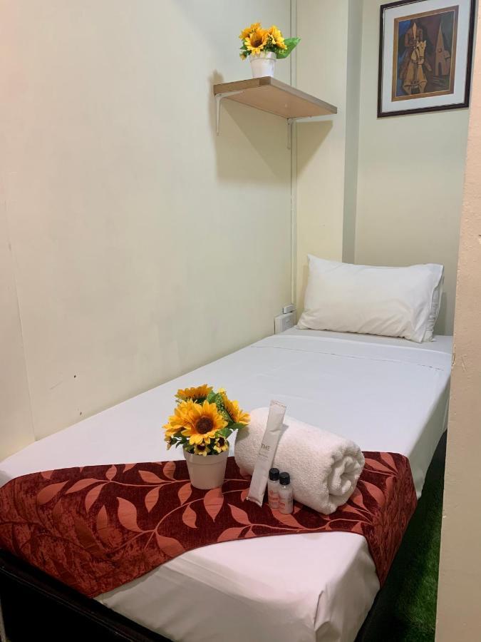 Single Sharing Room And Short Hours Stay At Sandpiper Hotel Singapur Exterior foto